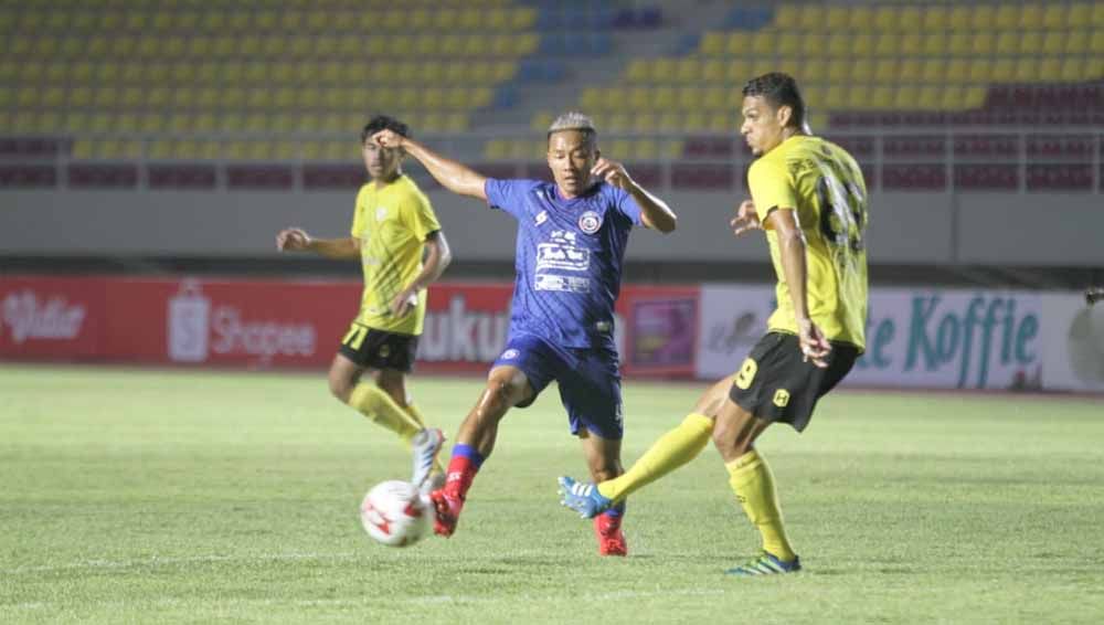 Laga Barito Putera melawan Arema FC pada fase grup A Piala Menpora 2021. Copyright: © Media Officer Arema FC