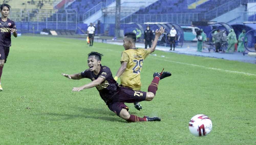Laga kedua fase grup B antara PSM Makassar melawan Bhayangkara Solo FC di Stadion Kanjuruhan, Sabtu (27/03/21). Copyright: © Official PSM Makassar