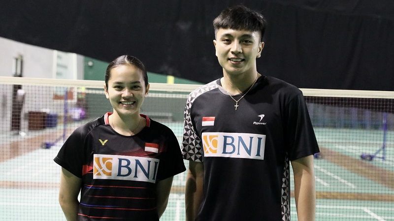 Pasangan ganda campuran Indonesia, Zachariah Josiahno Sumanti/Hediana Julimarbela akan langsung berhadapan dengan Chan Peng Soon/Goh Liu Ying di babak 32 besar Indonesia Open pada Selasa (23/11/21). Copyright: © PBSI