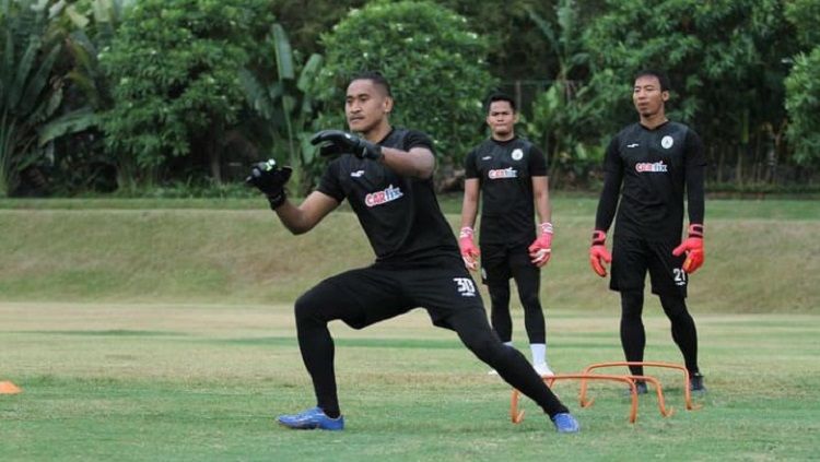 Kiper Sriwijaya FC, Hendra Molle. Copyright: © Instagram