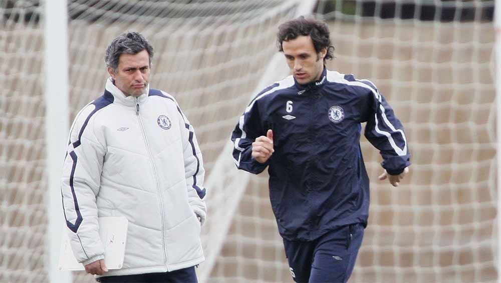 Jose Mourinho saat bersama Ricardo Carvalho di Chelsea. Copyright: © Phil Cole/Getty Images