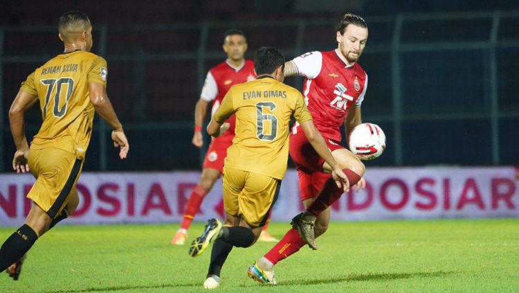 Marc Klok saat pertandingan Persija vs Bhayangkara Solo FC. Copyright: © Khairul Imam/Persija