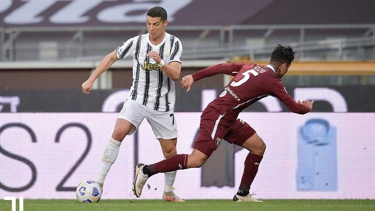 Cristiano Ronaldo jadi salah satu pemain yang paling dihujat setelah Juventus kalah dari AC Milan. Copyright: © Juventus