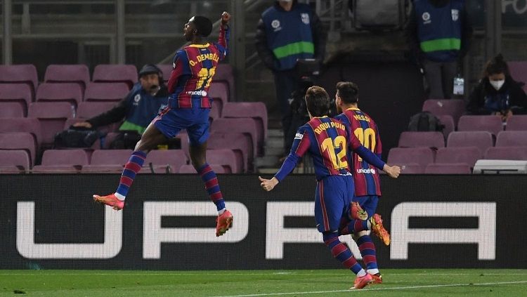 Liverpool kemungkinan dapat memboyong bintang Barcelona, Ousmane Dembele (kiri), secara gratis di jendela bursa transfer mendatang. Copyright: © Alex Caparros/Getty Images