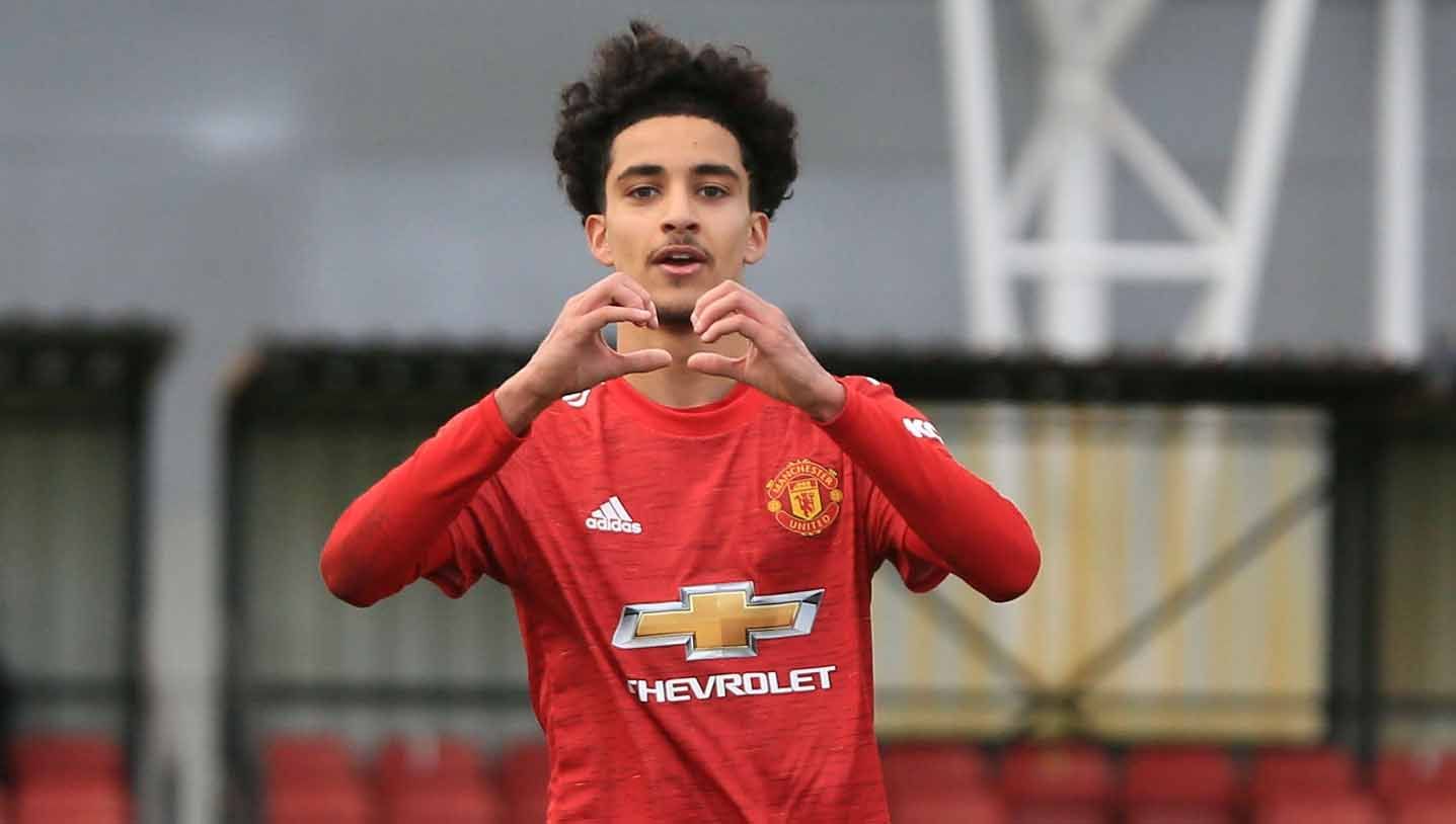 Berikut 3 fakta Zidane Iqbal, wonderkid 17 tahun yang baru saja dikontrak oleh Manchester United, dan sempat dikira memiliki darah Indonesia. Copyright: © Tom Purslow/Manchester United via Getty Images