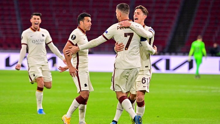 Berikut prediksi pertandingan AS Roma vs Ajax Amsterdam di leg kedua babak perempatfinal Liga Europa 2020/21, Jumat (16/3/21) di Stadio Olimpico. Copyright: © Twitter @OfficialASRoma