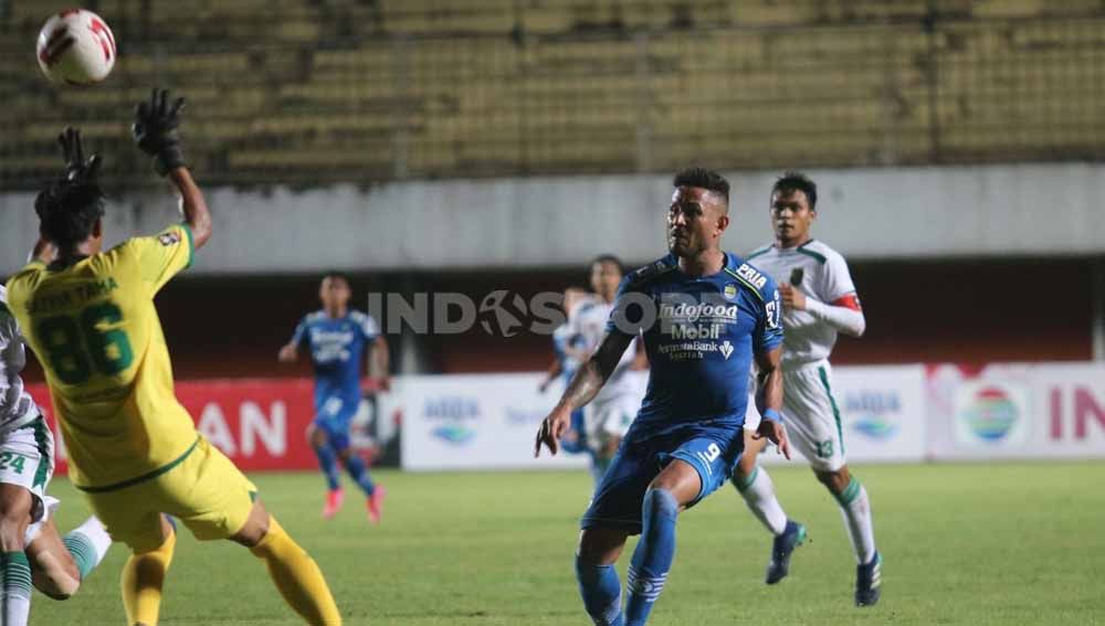 Persib Bandung akan bermain pincang menghadapi PSS Sleman karena absennya Wander Luiz. Copyright: © Nofik Lukman Hakim/INDOSPORT
