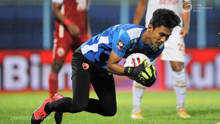 Cemerlang di turnamen Piala Menpora 2021, kiper muda PSM Makassar Hilmansyah tidak mendapat panggilan TC Timnas Indonesia. Copyright: © PT LIB