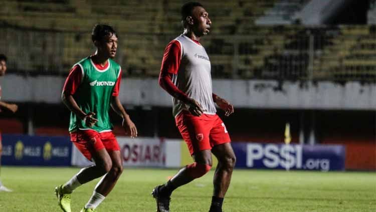 Skuat PSM Makassar saat melakukan official training di Stadion Maguwoharjo, Sleman, jelang semifinal Piala Menpora 2021. Copyright: © Official PSM Makassar