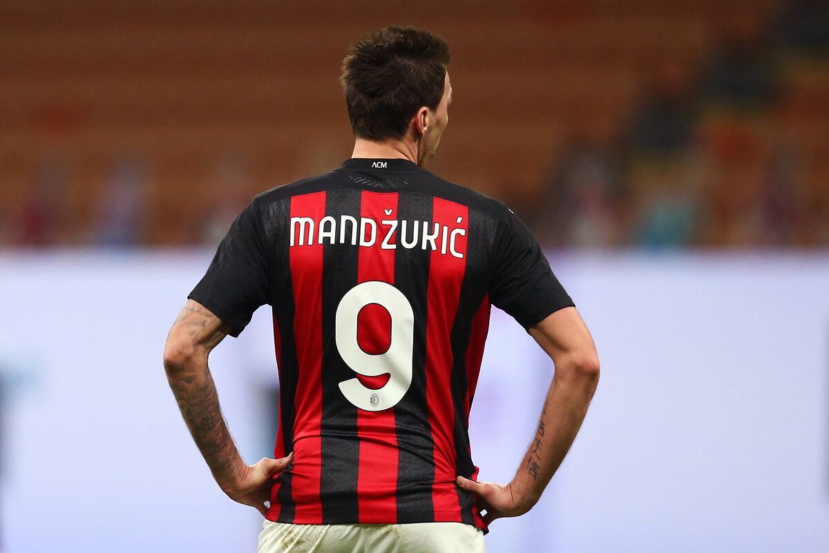 Penyerang veteran Mario Mandzukic resmi memutuskan gantung sepatu usai meninggalkan klub Serie A Italia, AC Milan, akhir musim lalu. Copyright: © Sempre Milan