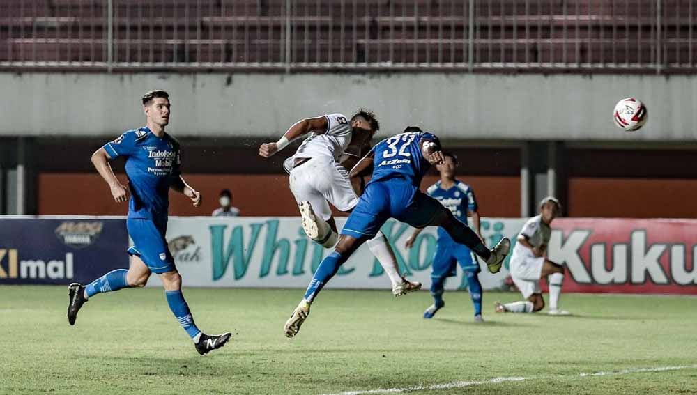 Pertemuan Persib Bandung dengan PSS Sleman pada leg 1 semifinal Piala Menpora 2021. Copyright: © Official PSS Sleman