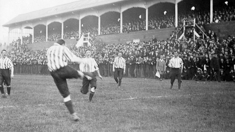 Sheffield Wednesday saat menjuarai Piala FA 1896. Copyright: © SWFC