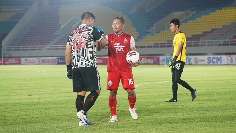 Kiper PSM Hilmansyah (kanan) saat duel adu penalti dengan Persija Jakarta. Copyright: © Khairul Imam/Persija