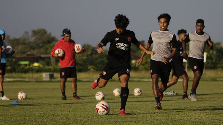 Skuat PSM Makassar berlatih di Lapangan Sapen, Karanganyar. Copyright: © Official PSM Makassar