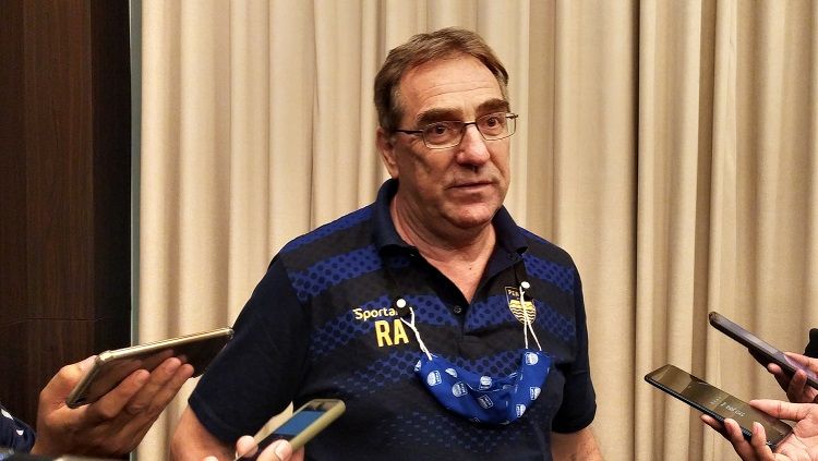 Pelatih Persib, Robert Rene Alberts. Copyright: © Arif Rahman/INDOSPORT