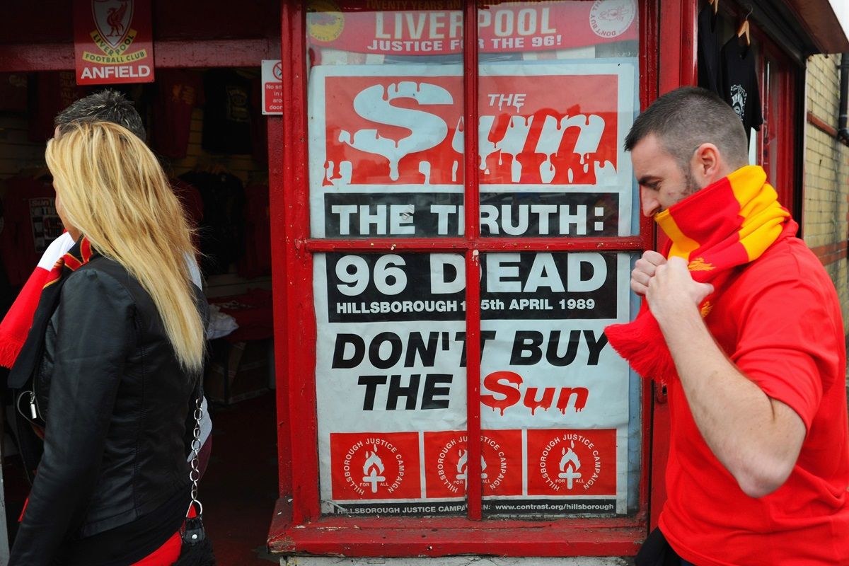 Seruan boikot The Sun dari suporter Liverpool Copyright: © GOAL