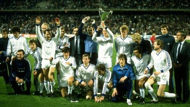 Raksasa Uni Soviet, Dynamo Kyiv, menjuarai Piala Winners usai mengalahkan Atletico Madrid di final, 2 Mei 1986. Copyright: © UEFA