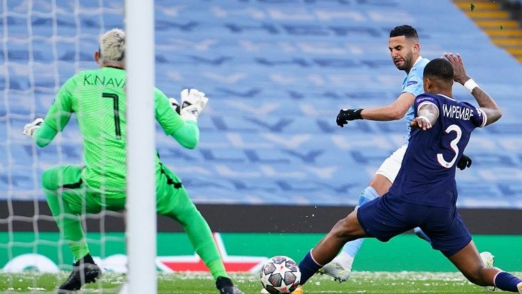 Riyad Mahrez mencetak gol di Laga Manchester City vs Paris Saint-Germain di Liga Champions Copyright: © Twitter @ManCity