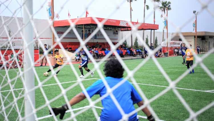 Lapangan mini soccer dengan kualitas rumput berstandar FIFA Copyright: © Dokumentasi USC