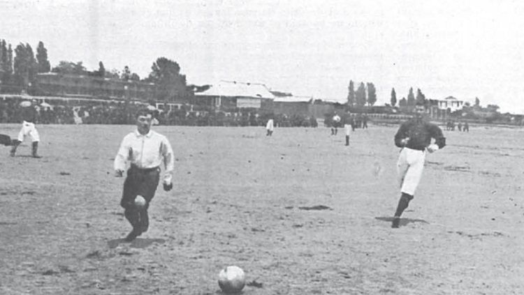 Duel Real Madrid vs Barcelona pertama sepanjang sejarah, 13 Mei 1902. Copyright: © FC Barcelona