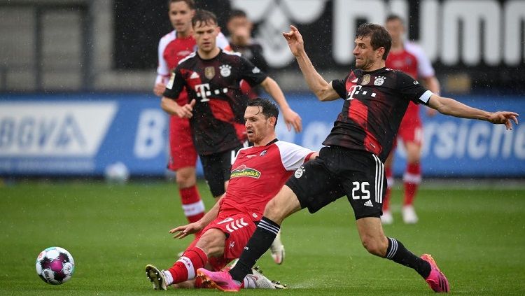 Bayern Munchen harus tertahan di markas Freiburg pada pertandingan pekan ke-33 Bundesliga Jerman, Sabtu (15/05/21). Copyright: © Matthias Hangst/Getty Images