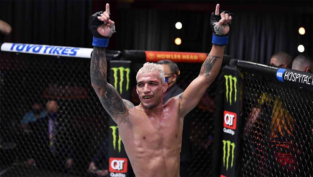 Siapa sangka sosok raja baru kelas ringan UFC, Charles Oliveira pernah kagum dengan skill yang dimiliki oleh petarung MMA Indonesia, Billy Pasulatan. Copyright: © ufc
