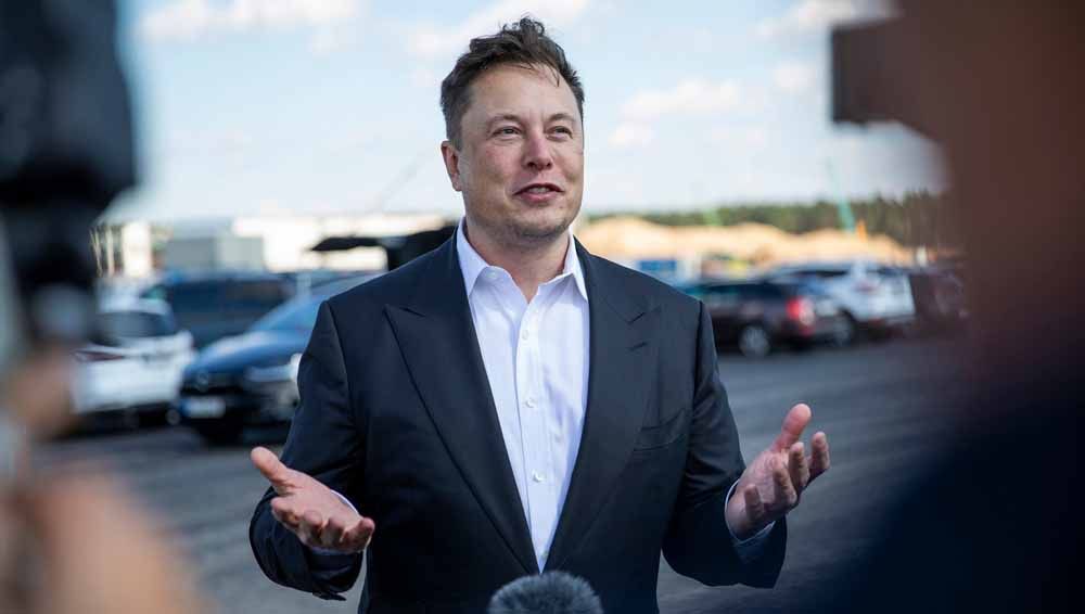 Elon Musk, CEO Tesla Motors menuliskan ingin membeli Manchester United di Twitter. Copyright: © entrepreneur/Maja Hitij/Getty Images