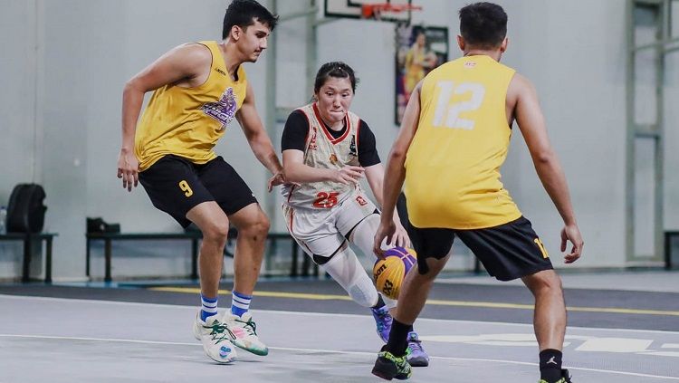 Timnas Basket Putri Indonesia 3x3 sudah menyiapkan diri agar mampu bersaing sejak 4 April lalu di GOR Cahaya Lestari Surabaya. Copyright: © PP Perbasi