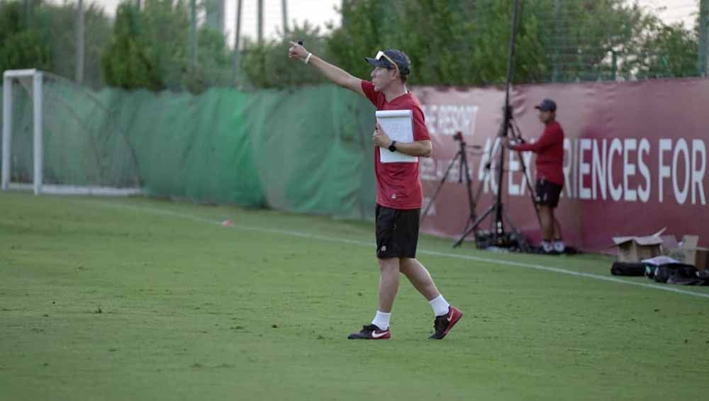 Pelatih Timnas Indonesia, Shin Tae-yong percaya anak asuhnya bisa tampil lebih baik di laga berikutnya ketimbang saat dikalahkan Oman 1-3 pada laga uji coba. Copyright: © Muhammad Irvan/PSSI