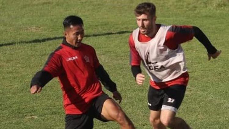 Pesepakbola Indonesia, Miftah Anwar Sani, saat berlatih bersama klub Liga Bosnia, FK Sloboda Tuzla. Copyright: © Instagram/fksloboda.tuzla