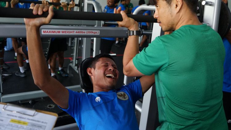 Para pemain Timnas Indonesia berlatih gym di fitness center JA (Jebel Ali) Resorts and Hotels, Dubai, Uni Emirat Arab (UEA). Copyright: © Muhammad Irvan/PSSI