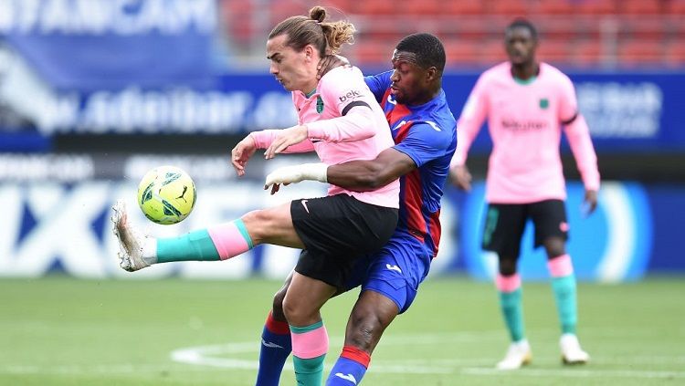 Antoine Griezmann tampil sebagai pahlawan timnya, Barcelona, saat bertandang ke markas Eibar pada laga pekan ke-38 LaLiga Spanyol, Minggu (23/05/21) dini hari WIB. Copyright: © Juan Manuel Serrano Arce/Getty Images