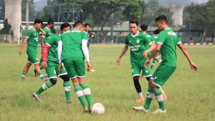 Pemain PSKC Cimahi saat latihan di lapangan Brigif, Kota Cimahi, Jumat (21/05/21). Copyright: © Arif Rahman/INDOSPORT