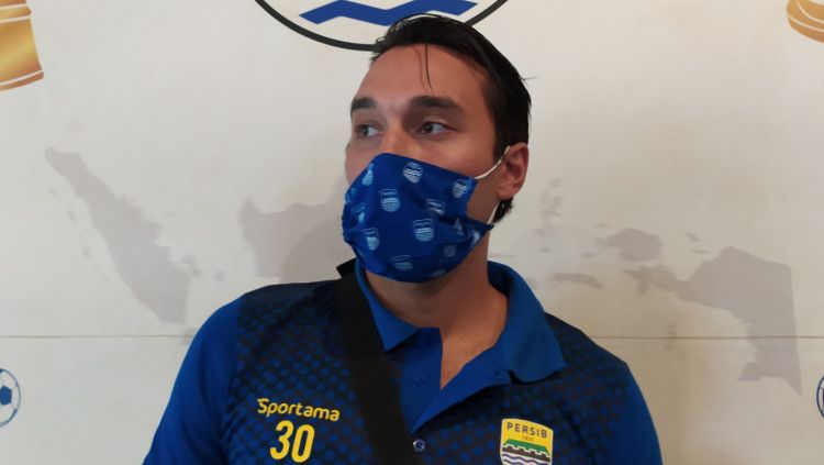 Pemain naturalisasi Persib, Ezra Walian di Graha Persib, Jalan Sulanjana, Kota Bandung, Sabtu (22/05/21). Copyright: © Arif Rahman/INDOSPORT