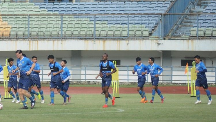 Pemain Persib Bandung saat berlatih di Stadion GBLA, Kota Bandung, Senin (24/05/21). Copyright: © Arif Rahman/INDOSPORT