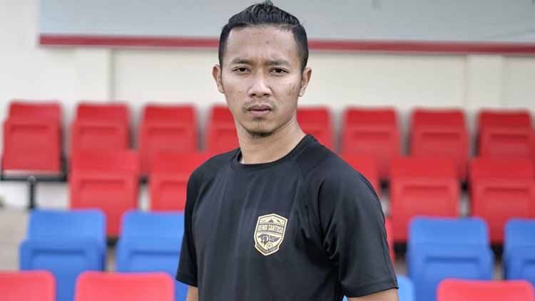 Dendi Santoso menyatakan keinginannya untuk berkarier lebih lama lagi sekaligus mengakhirinya di Arema FC suatu saat nanti. Copyright: © dokumentasi Dendi Santoso
