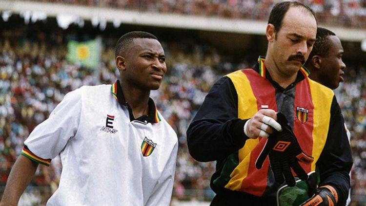 Bruce Grobbelaar Saat Memperkuat Timnas Zimbabwe Copyright: © nehandaradio.com