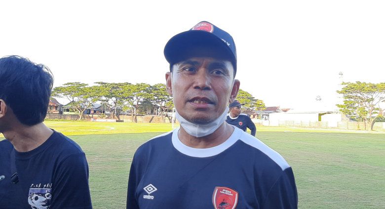 Pelatih klub Liga 1 PSM Makassar, Syamsuddin Batola. Copyright: © Adriyan Adirizky/INDOSPORT