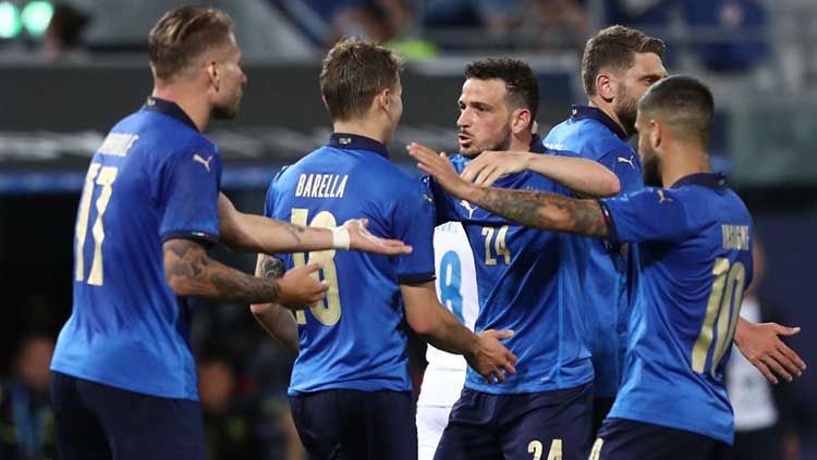 Perayaan gol Italia ke gawang Ceko yang dicetak oleh Nicolo Barella. Copyright: © Marco Luzzani/Getty Images