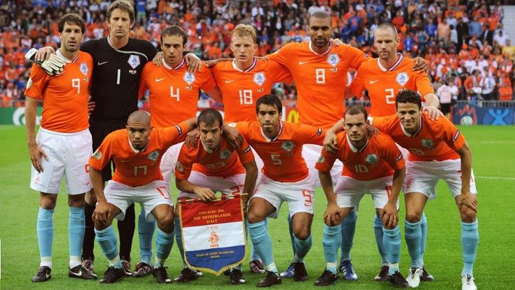 Skuat Belanda dalam pertandingan fase grup Piala Eropa kontra Italia, 9 Juni 2008. Copyright: &copy; UEFA