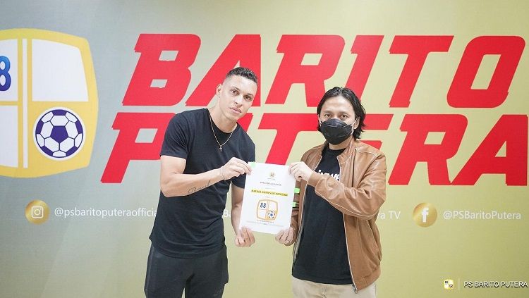 Bursa transfer Liga 1 2022 semakin bergejolak, Barito Putera kini hampir dipastikan CLBK dengan mantan pemain asing asal Brasil yaitu Rafinha. Copyright: © Barito Putera