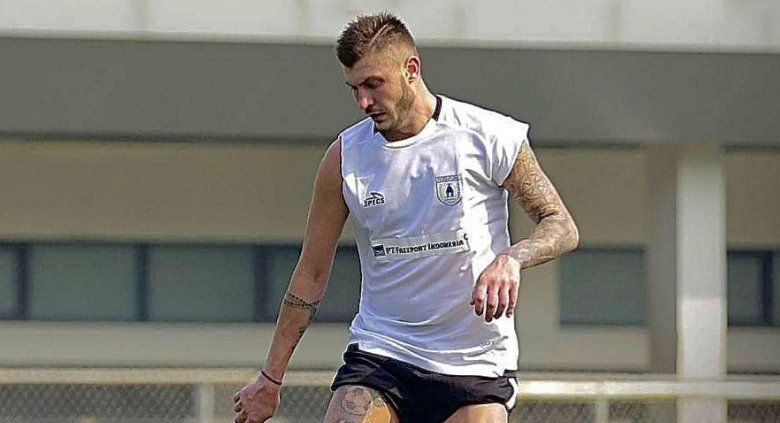 Salah satu legiun asing Persipura, Yevhen Bokhashvili saat mengikuti latihan di Lapangan ABC Senayan, Jakarta. Copyright: © Official Persipura