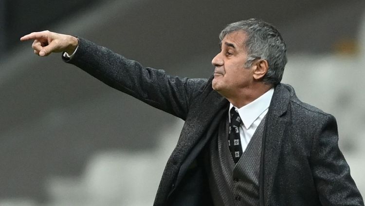 Senol Gunes, Pelatih Timnas Turki Copyright: © OZAN KOSE/AFP/Getty Images