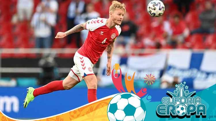 Satu gol bunuh diri yang dibuat kapten Denmark, Simon Kjaer, pada babak pertama semifinal Euro 2020 rupanya masuk ke dalam sejarah Timnas Inggris. Copyright: © Stuart Franklin/Getty Images