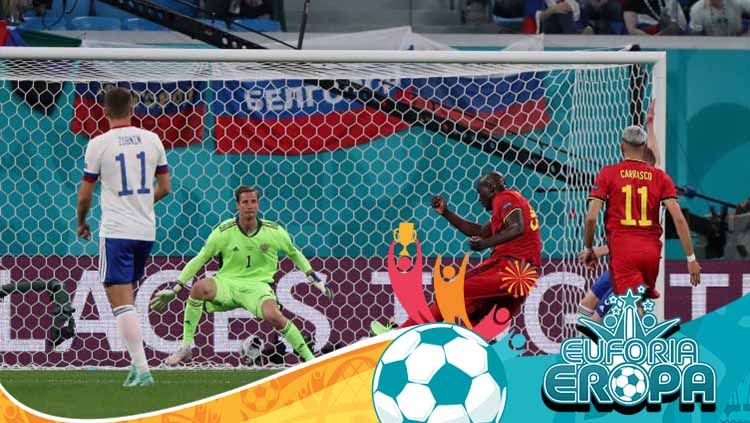 Romelu Lukaku saat mencetak gol pertama Belgia atas Rusia dalam laga perdana Euro 2020. Copyright: © Evgenia Novozhenina - Pool/Getty Images