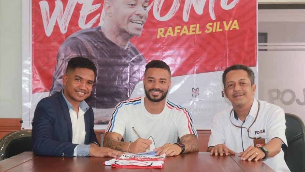 Perkenalan Rafael Silva sebagai striker asing baru Madura United. Copyright: © MO Madura Utd