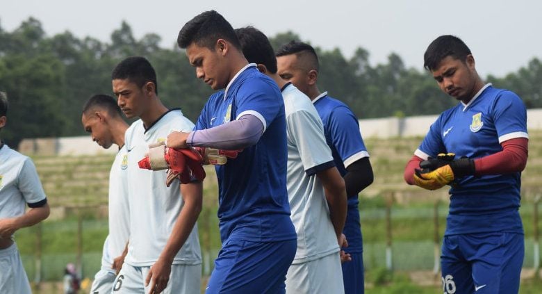 Para pemain Persikota saat menjalankan latihan di Stadion Benteng, Tangerang. Copyright: © Persikota