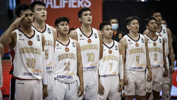 Tim nasional basket Indonesia mampu berjaya dengan menundukkan Thailand dengan skor 78-76 dalam laga basket 5x5 SEA Games 2021, Rabu (18/05/22) Copyright: © Perbasi