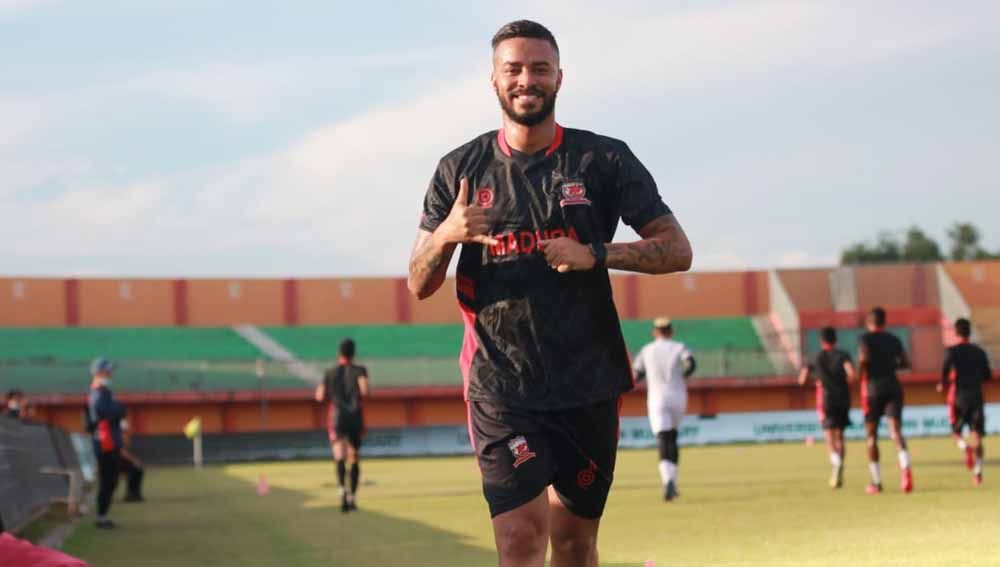 Latihan perdana Rafael Silva dengan Madura United menjelang laga Liga 1. Copyright: © MO Madura United