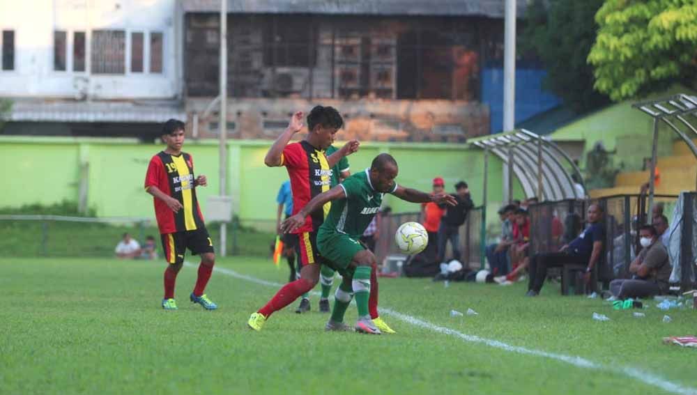 PSMS Medan saat melakoni laga uji coba di Stadion Mini Kebun Bunga, Medan, Kamis (17/6/21) petang. Copyright: © Media Officer PSMS